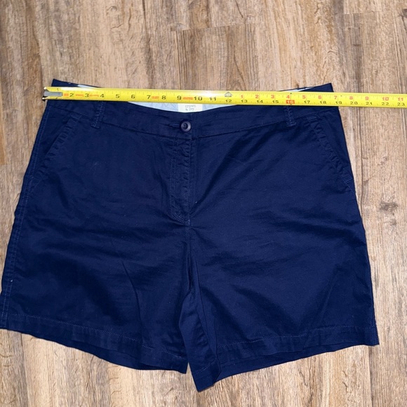 Crown and Ivy • Navy Caroline stretch shorts - Picture 3 of 8